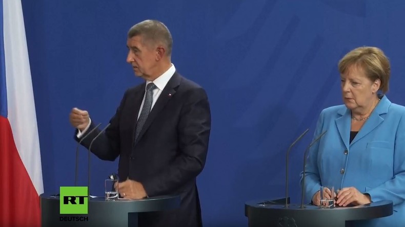 LIVE: Pressekonferenz von Angela Merkel und tschechischem Premier 