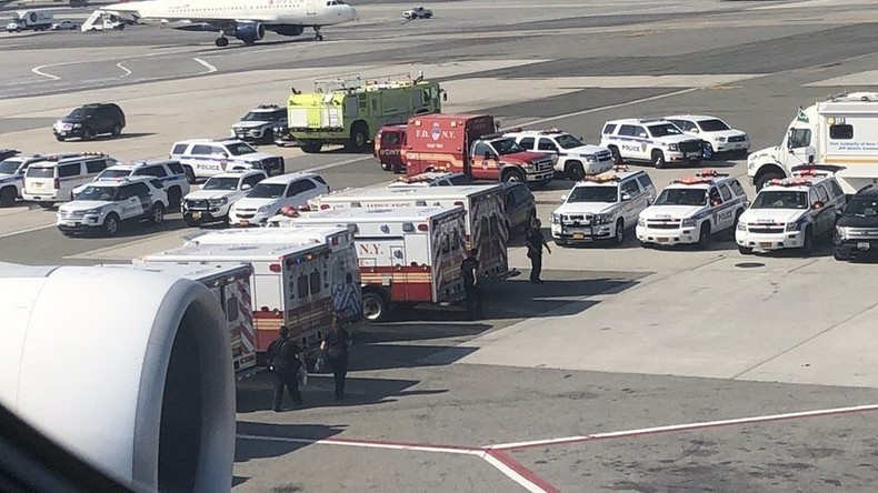 100 Passagiere krank – Flugzeug auf New Yorker Flughafen unter Quarantäne gestellt