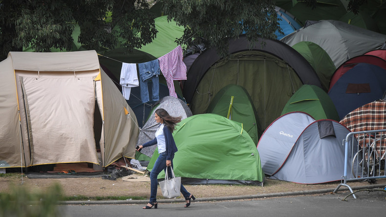 Französische Sicherheitskräfte räumen Flüchtlingslager am Ärmelkanal 