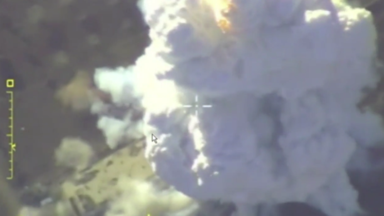 Russisches Verteidigungsministerium veröffentlicht Video von Luftangriffen aus Idlib