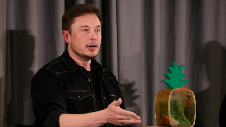 Völlig legal: Elon Musk raucht während eines Interviews mit Moderator einen Joint und trinkt Alkohol