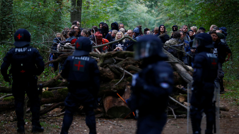 Polizei räumt Baumhäuser von Umweltschützern im Hambacher Forst 