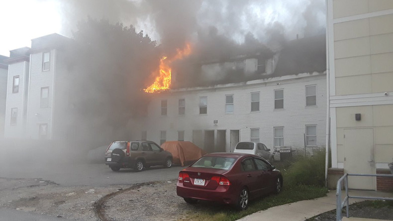 Gasexplosionen nahe Boston - ein Toter, dutzende Häuser in Brand 