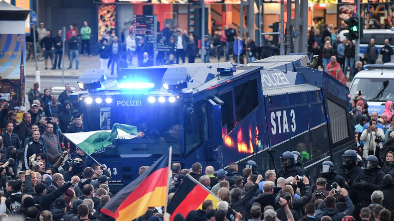 Zweite Haftstrafe binnen 24 Stunden wegen "Hitlergrußes" bei Demo in Chemnitz 