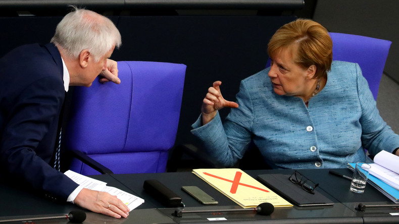 Umfrage-Klatsche für Merkel und Seehofer: Union fällt im ZDF-Politbarometer auf Rekordtief 