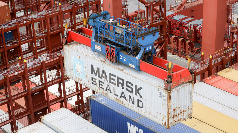 Fast zweimal schneller als durch Suezkanal: Dänisches Containerschiff durchfährt Nordostpassage 