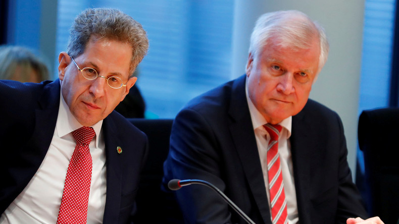 Warum die mögliche Ablösung Maaßens auch Seehofer den Kopf kosten kann