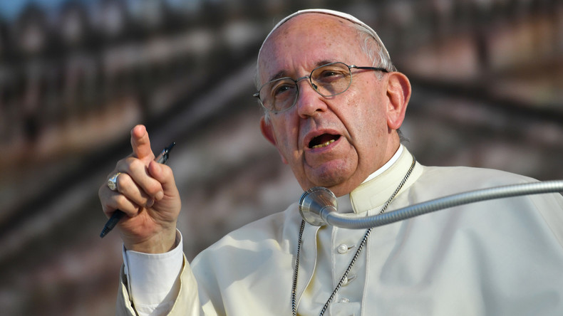 "Sex ist eine Gabe Gottes, kein Tabu": Papst Franziskus klärt Jugend über körperliche Liebe auf 