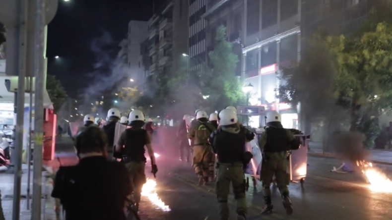 Griechenland: Antifa-Anhänger bescheren Polizisten einen Regen aus Molotow-Cocktails