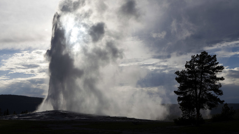 Tourist pinkelt in Yellowstone-Geysir – Festnahme wegen Verletzung mehrerer Sicherheitsregeln