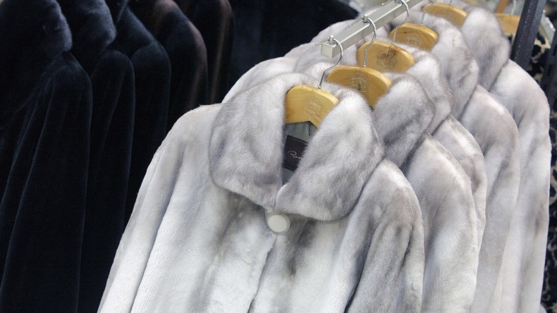 Der Winter naht: Diebe stehlen 100 Pelzmäntel aus Geschäft in Moskau