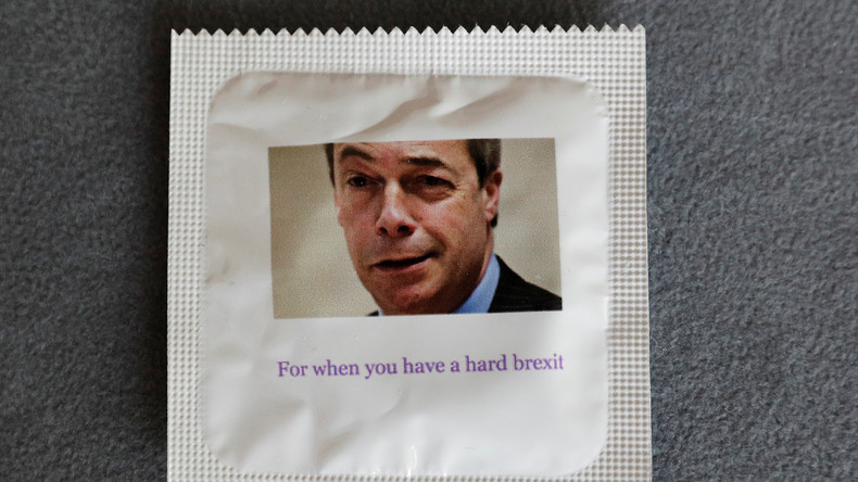 Für "harten Brexit": UKIP-Konferenz verkauft Kondome mit Nigel Farages Foto