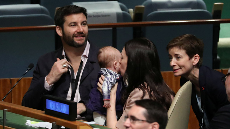 Windelwechsel im Konferenzraum: Neuseeländische Premierministerin bringt Baby zur UN-Vollversammlung