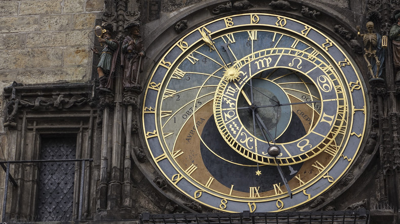 Astronomische Uhr am Prager Altstädter Rathaus läuft nach langer Pause wieder rund