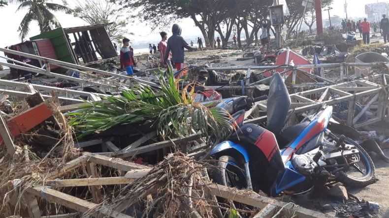 Mehr als 380 Tote bei Beben und Tsunami in Indonesien