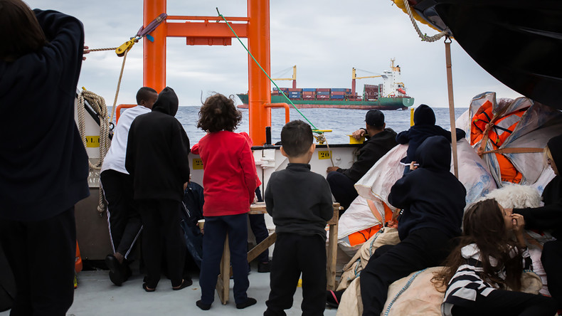 "Aquarius" übergibt gerettete Migranten an Malta 