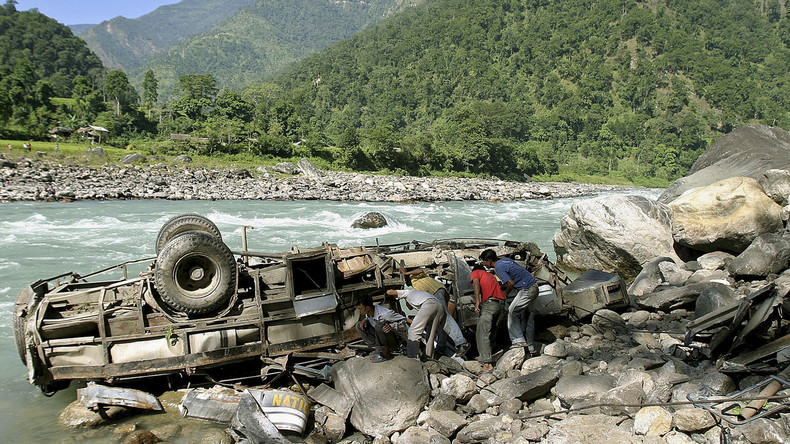 Bus stürzt in Schlucht: Mindestens 20 Tote in Kaschmir