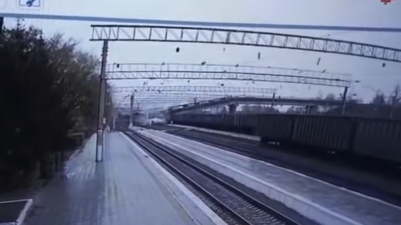 Brücke stürzt über Transsibirischer Eisenbahn ein – Längste Zugstrecke der Welt blockiert