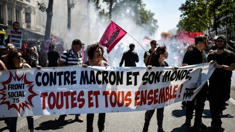LIVE: Proteste in Paris gegen Macrons Regierungspolitik und Sozialabbau