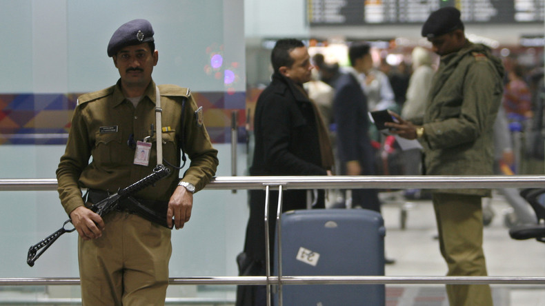 Gastfreundlichkeit mitschuld an 9/11: Indische Polizei beschränkt Lächeln des Sicherheitsdienstes 