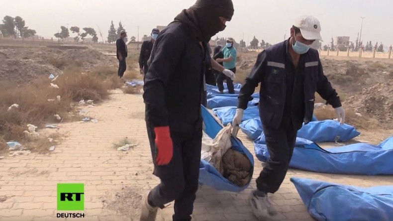 Exklusiv: Massengrab in Rakka mit Tausenden von Leichen entdeckt (Video)