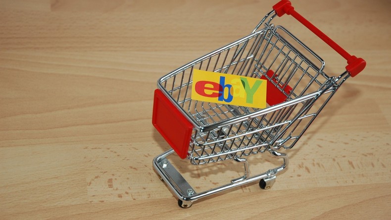 "Defekt oder für Ersatzteile": Mann bietet seine Freundin zum Verkauf auf eBay 