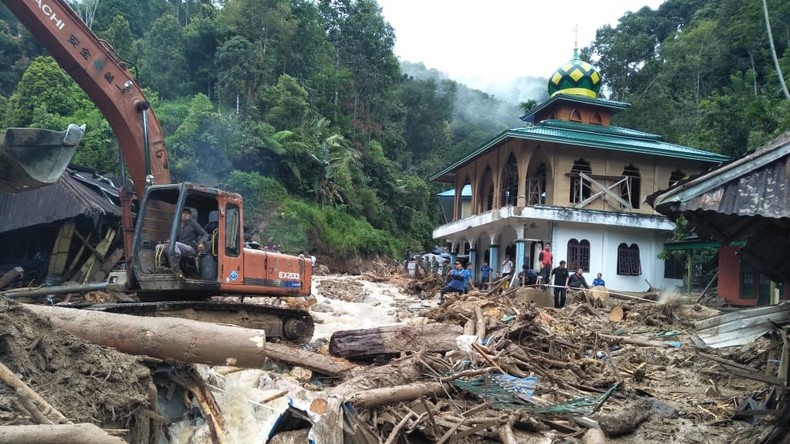 22 Tote bei Erdrutschen auf Sumatra – Neues Beben auf Sulawesi