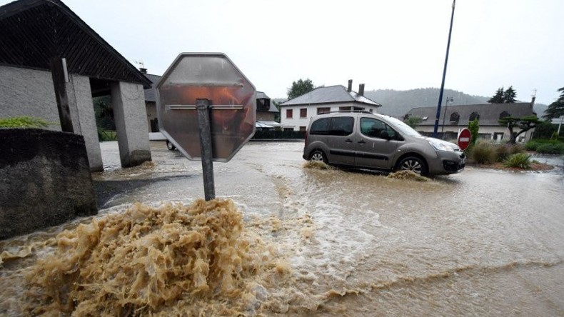 Überschwemmungen in Südfrankreich: 13 Tote, Straßen gesperrt, Schulen geschlossen