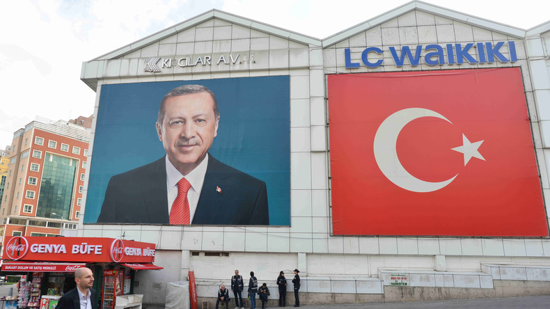 „Nahezu vollständig gleichgeschaltet“: Bundesregierung besorgt um türkische Medien