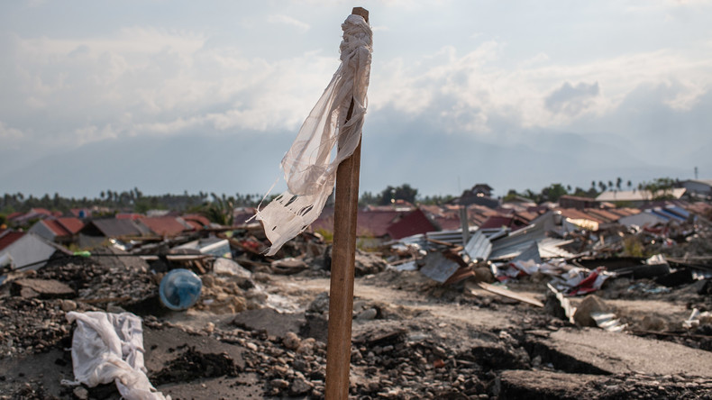 Desinfektionsmittel über Erdbebengebiet in Indonesien ausgebracht
