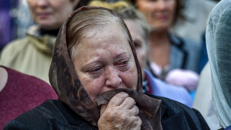 Live aus Kertsch: Trauerzeremonie für die Opfer des Anschlages in einer Berufsschule