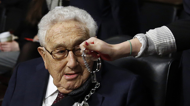 "Verrotte in der Hölle!": Zornige Studenten stören Kissinger-Veranstaltung