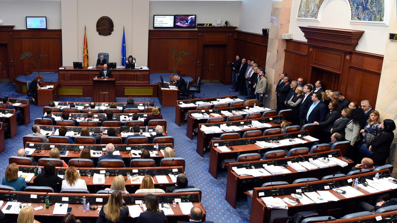 Mazedoniens Parlament leitet Änderung des Staatsnamens ein