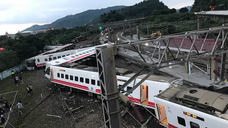Mindestens 17 Tote und 100 Verletzte bei Zugunglück in Taiwan