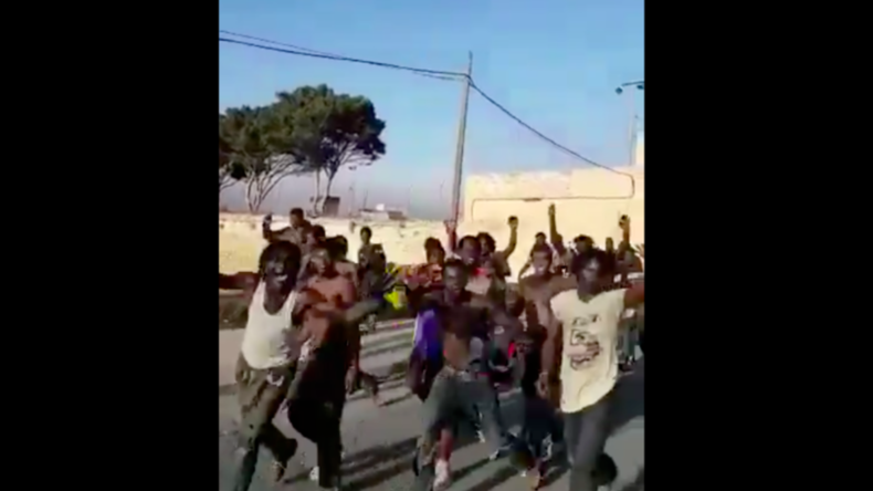EU-Außengrenze: 200 Nordafrikaner überklettern Grenzzaun in spanischer Exklave Melilla