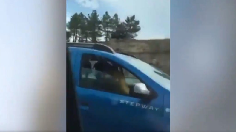 Während der Fahrt auf der Autobahn! Paar in Spanien beim Sex am Steuer gefilmt