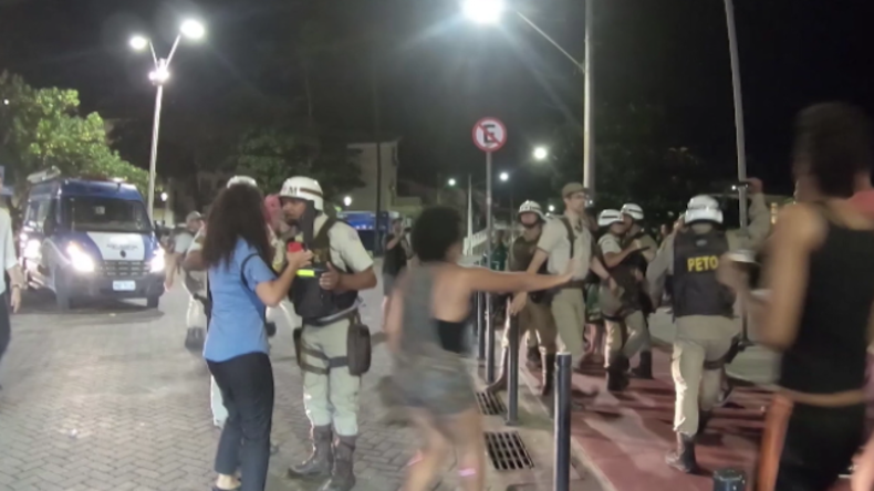 Brasilianische Polizei geht gegen linke Aktivisten vor, Minuten nachdem Bolsonaro gewählt wurde.