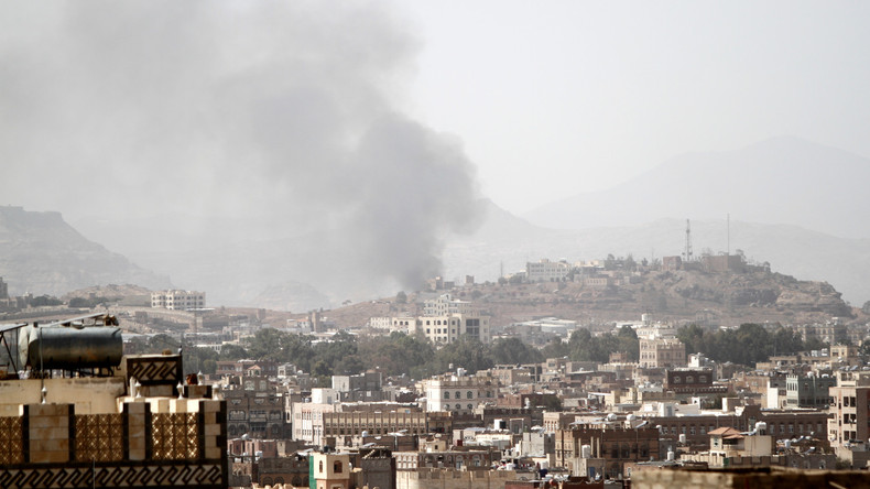 Saudische Koalition greift Luftwaffenstützpunkt im Jemen an 