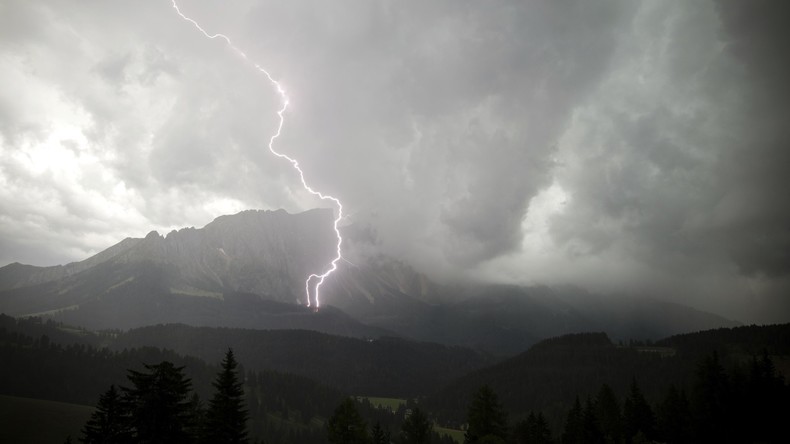 Blitz tötet deutsche Touristin bei Unwetter in Italien