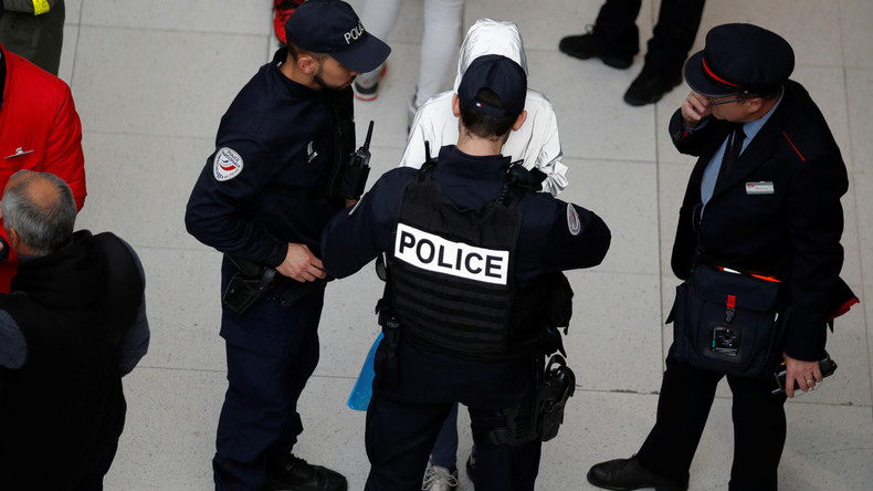 Sechs Festnahmen wegen möglicher Anschlagspläne auf Macron 