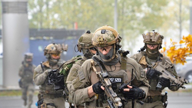 Spezialeinheiten aus ganz Deutschland üben in Hamburg Terror-Lage 