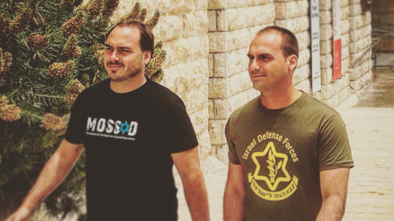 "Mossad" und "IDF" auf T-Shirts - Foto von Söhnen des künftigen Präsidenten Brasiliens geht viral