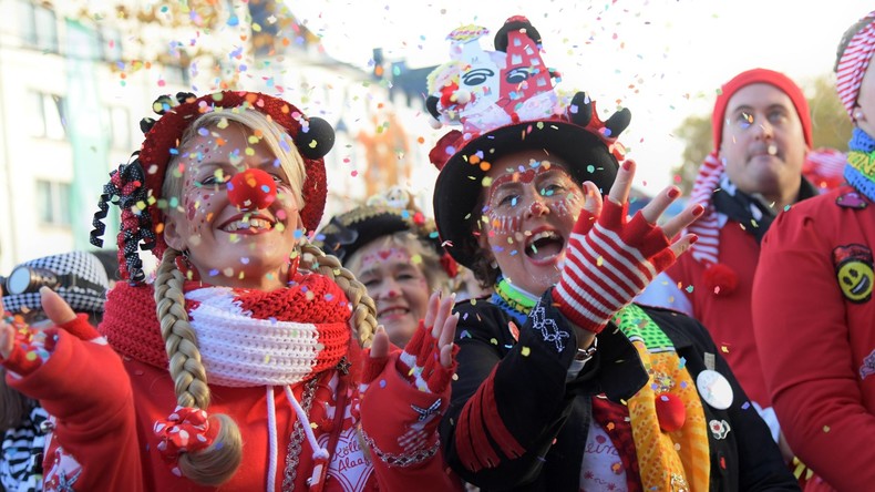 Der Elfte Elfte: Karnevalsauftakt mit Tausenden Jecken im Rheinland 