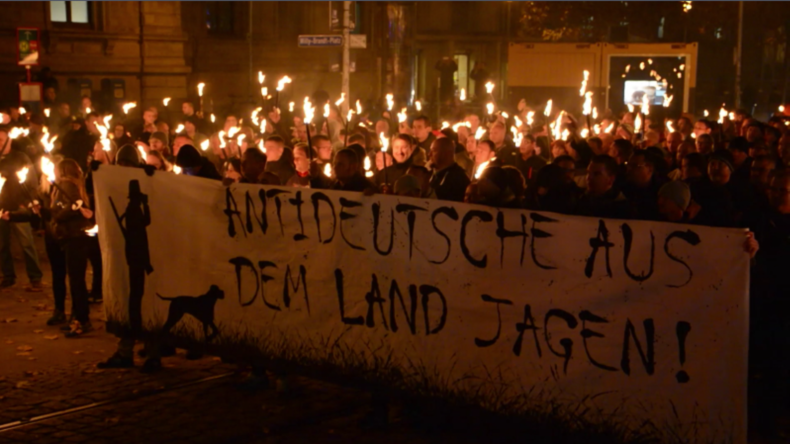 Deutschland: Rechtsextremer Fackelmarsch in Magdeburg zum Jahrestag der Kristallnacht