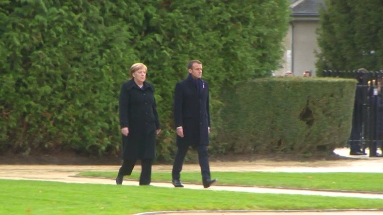 Frankreich: Macron und Merkel enthüllen Gedenktafel zum Ende des Ersten Weltkrieg