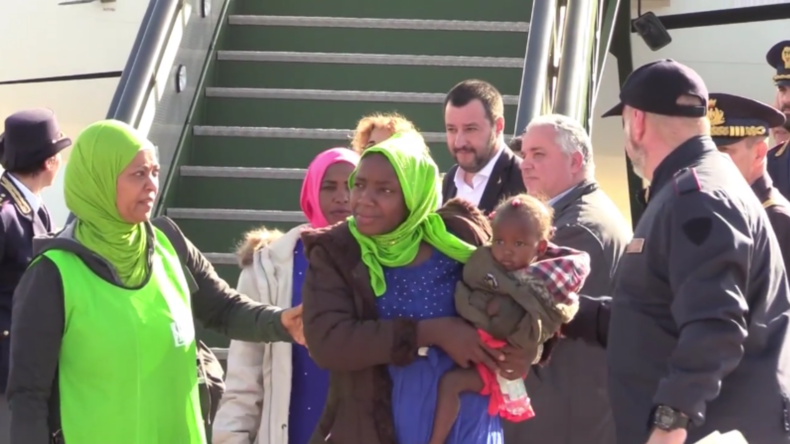 Italien: "Keine Geste für Kameras" - Salvini empfängt 51 Migranten 