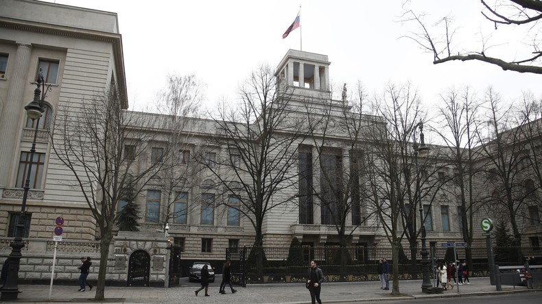 Entwarnung nach Festnahme vor russischer Botschaft in Berlin – Täter vermutlich psychisch krank