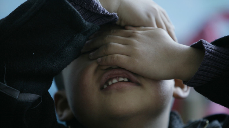 Lehrer vergisst, UV-Lampe auszuschalten: Fast 40 Kinder erleiden Augenverletzungen und Verbrennungen