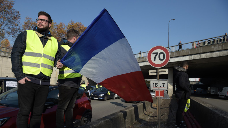 LIVE: Immer mehr Menschen versammeln sich bei Protesten gegen hohe Spritpreise in Paris