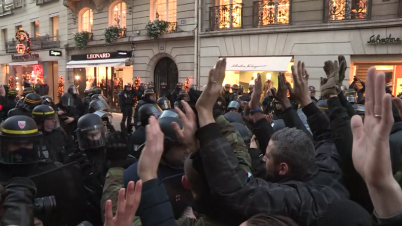 Paris: Französische Polizei setzt Tränengas und Pfefferspray gegen Demonstranten ein
